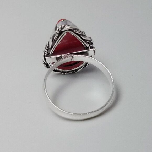 Vintage Bright Red Drop Shape Ring, Bezel Set Silver Tone Size 8 Band, Estate - Picture 4 of 9